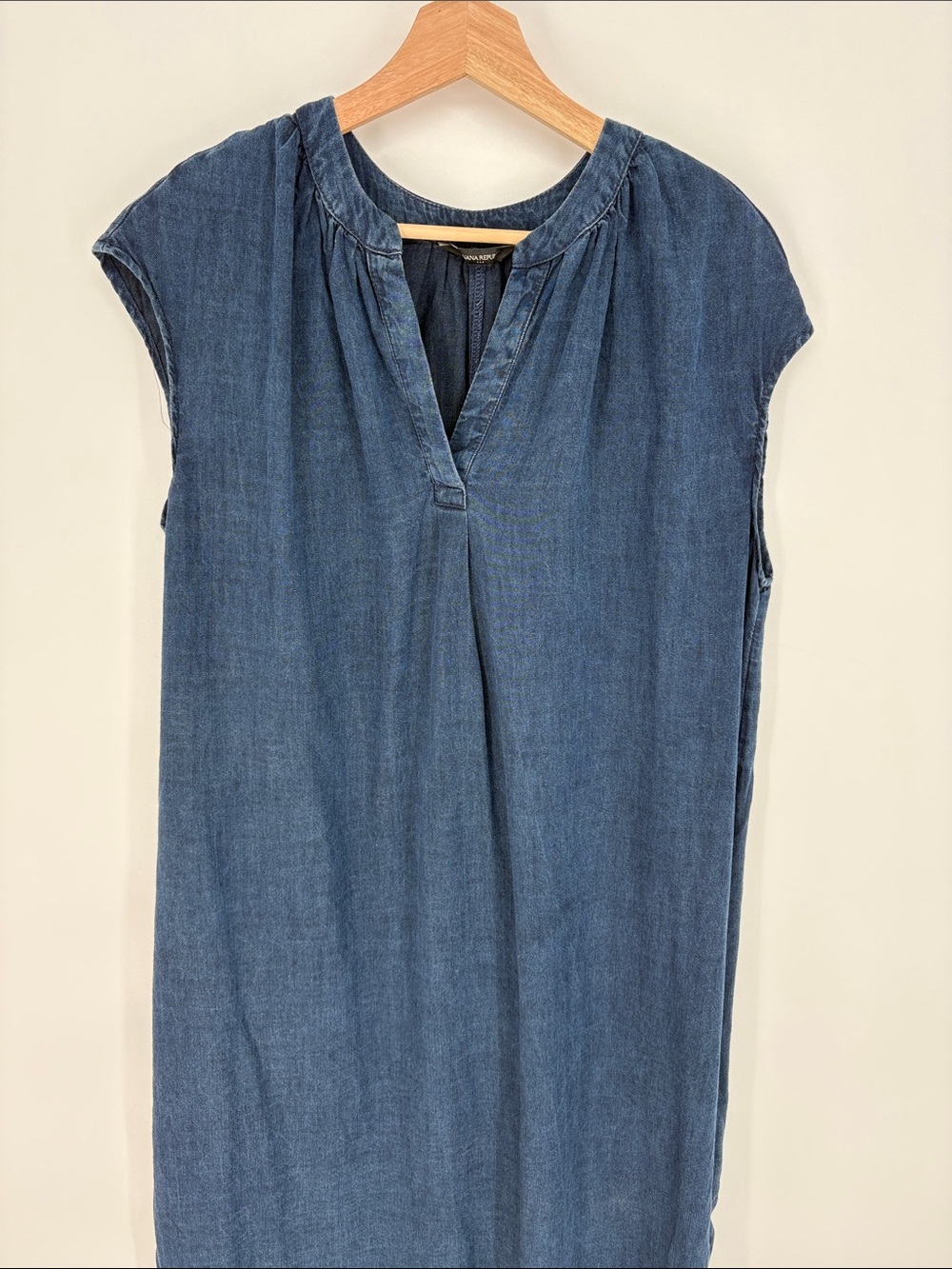 🔬 Banana Republic chambray Indigo  Split-Neck short sleeve dress maxi